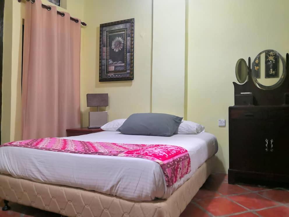 Cintra House Hotel George Town Bagian luar foto